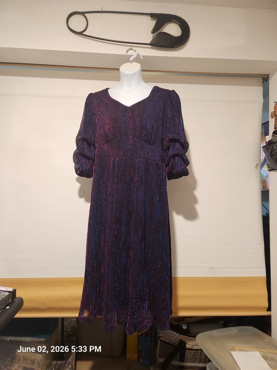 BloomChic Dresses & Skirts - BloomChic Iridescent Purple Midi Dress with Puff Sleeves